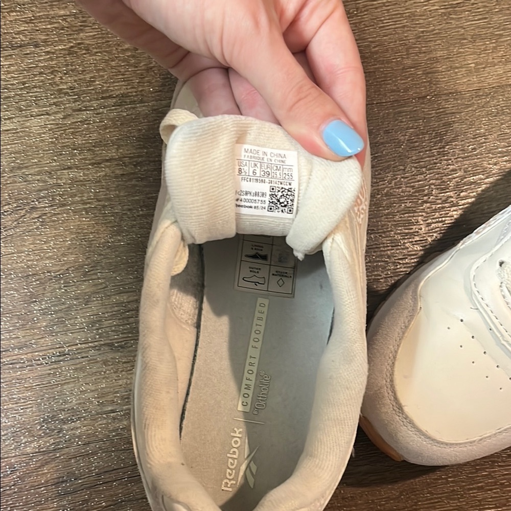 Reebok White Sneakers Classic Comfort Design🚨 - Picture 5 of 5